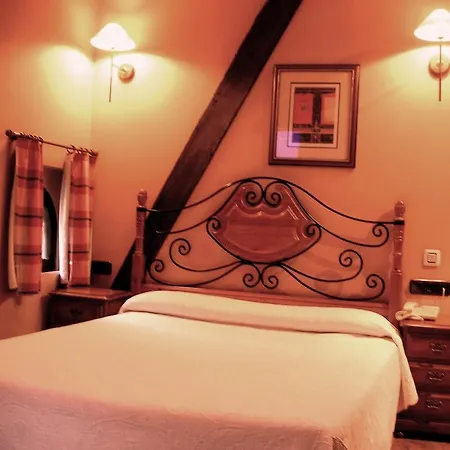 Hotel Mauleon 2*